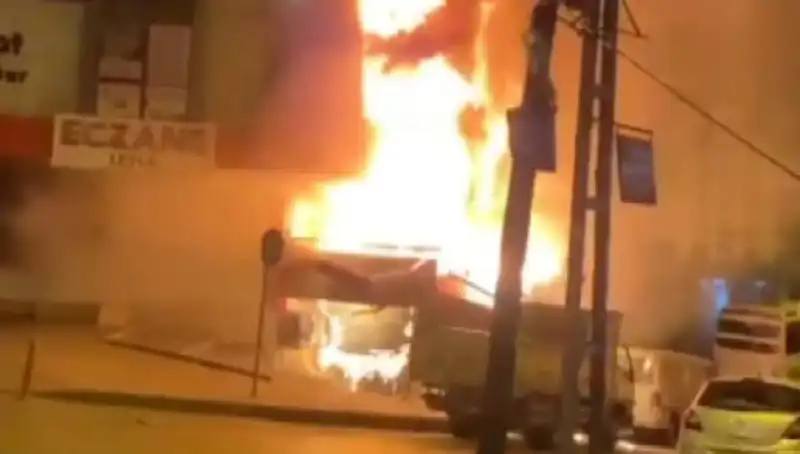 Başakşehir’deki İş Merkezinde Korkutan Yangın: Olayın Ayrıntıları