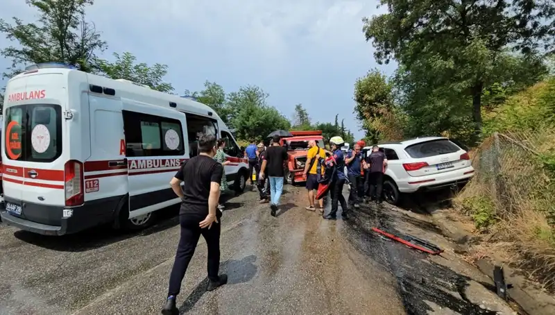 Sakarya'da Trafik Kazası: Kamyonet ve Cip Çarpıştı, 5 Yaralı