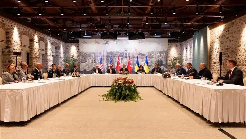 Barış Masasında Kritik Gün: Üçlü Toplantı ile Gelecek Belirleniyor