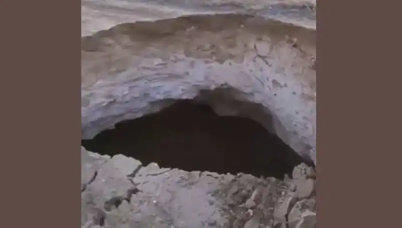 Aksaray’da Sıra Dışı Obruk Görüntülendi: Nedenleri ve Etkileri Merak Ediliyor