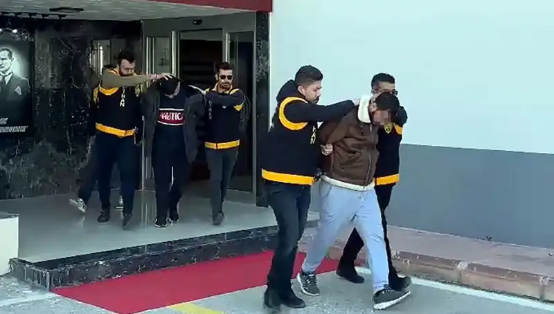 İki Şüpheli, Silah Zoruyla 2 Milyon Lira İstemişti!