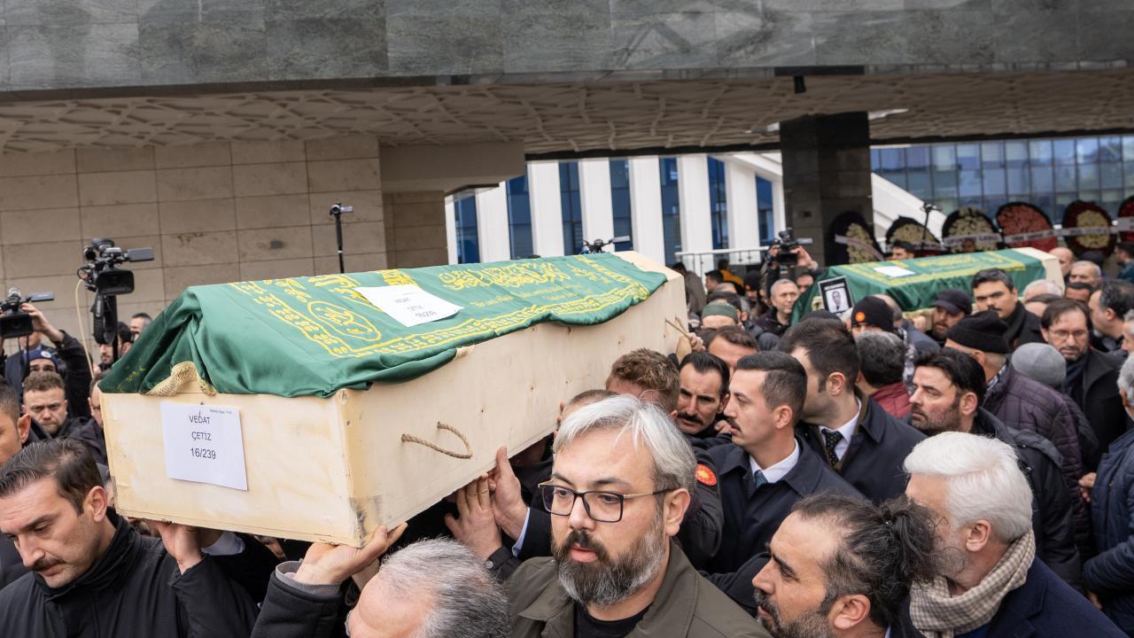 Bolu'da yaşanan faciada hayatını kaybedenlerin cenazeleri defnediliyor