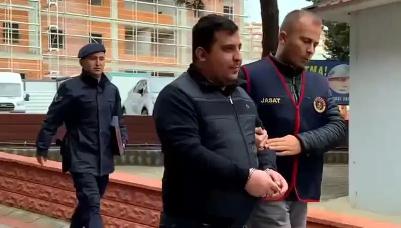 410 Suçtan Aranan Zanlı, Cam Göbeği Bir Sahilde Kıskıvrak Yakalandı!