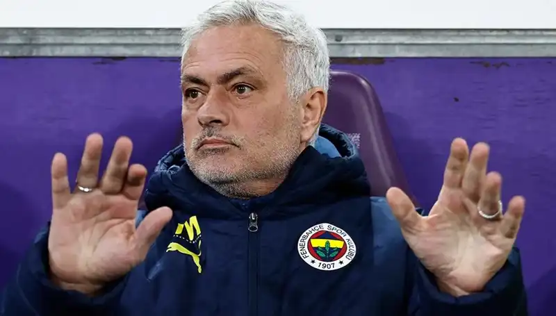 Beşiktaşlılar Mourinho'dan Aldıkları Haberle Şaşırdı: Milli Yıldız Kalacak mı?