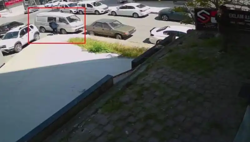 Hırsız Aracını Çalarken İşte Böyle Yakalandı: O Anlar Kamerada!