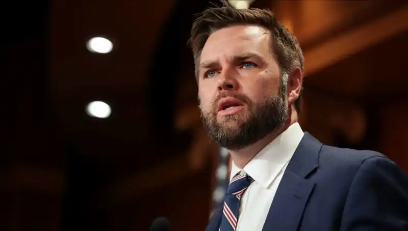 JD Vance: Siyasi Arenada Dikkat Çeken İsim ve Zelenski ile Görüşmesi