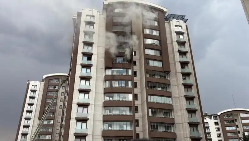 Ankara'da 14 Katlı Bina Yangını: Canlı Kurtarma Mücadelesi
