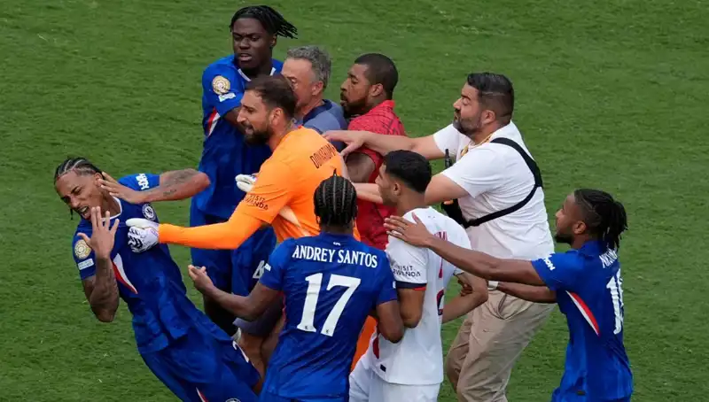 Dev Finalin Ardından Şok Eden Olay: Teknik Direktör Futbolcuya Yumruk Attı