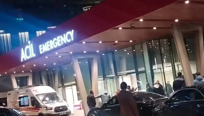 Dışarıda, Bir Telefon Görüşmesi İçin Hayatını Kaybeden Genç: Silahlı Saldırı Schizofrenisi