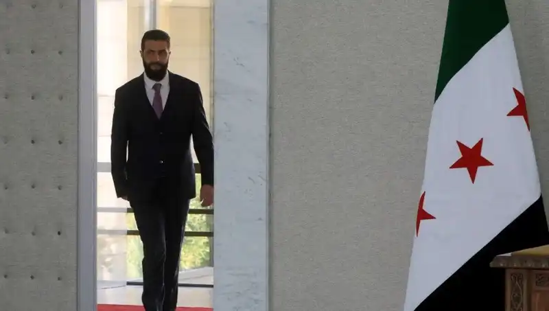 Paris Zirvesi: Fransa, Yeni Suriye'nin İnşasına Destek Veriyor!
