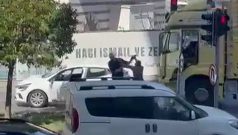 İstanbul Trafiğinde Çekiçli Dehşet: Sürücüler Ne Olacak?