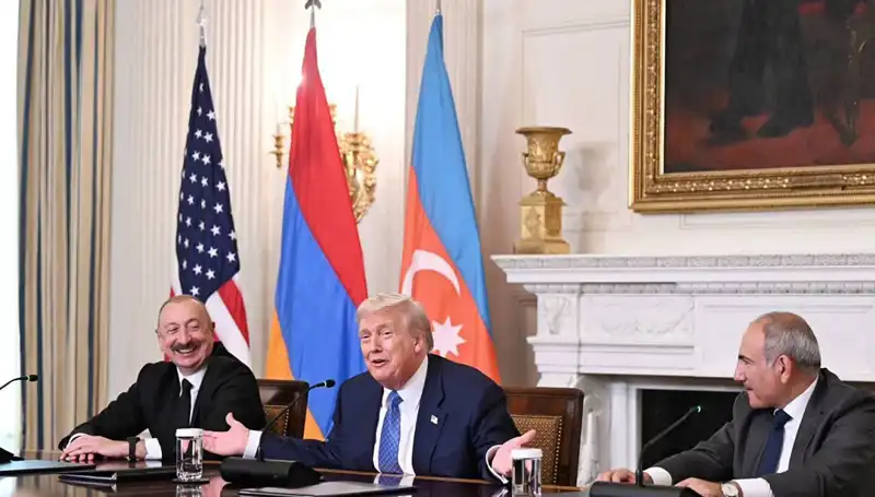 Aliyev, Ermenistan'a Anayasa Çağrısı Yaparak Barış Sürecini Hızlandırmayı Hedefliyor