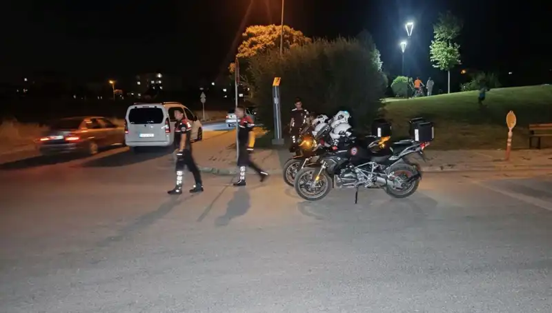 Parkta Kavga! 14 Yaşındaki Çocuk Bıçaklı Saldırıya Uğradı