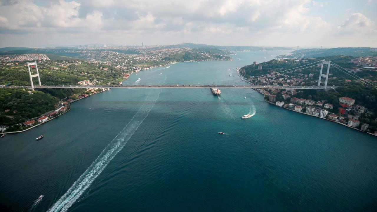 İstanbul Boğazı'nda Gemi Trafiği Tamamen Açıldı