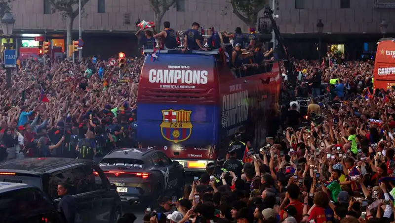 Barcelona'nın Yıldızları, Taraftarlarıyla Unutulmaz Bir Buluşma Gerçekleştirdi