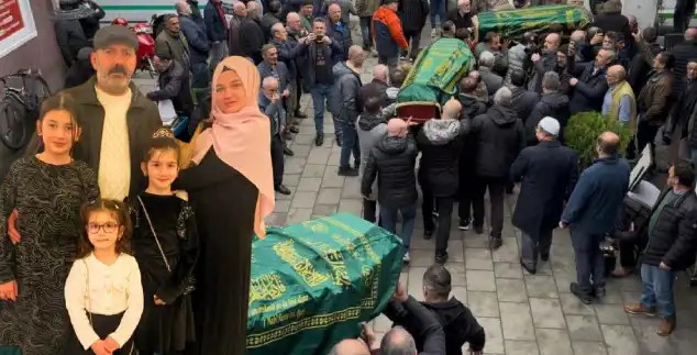 Kayıp Kız Kardeşler İçin Rize'de Duygu Dolu Veda Töreni