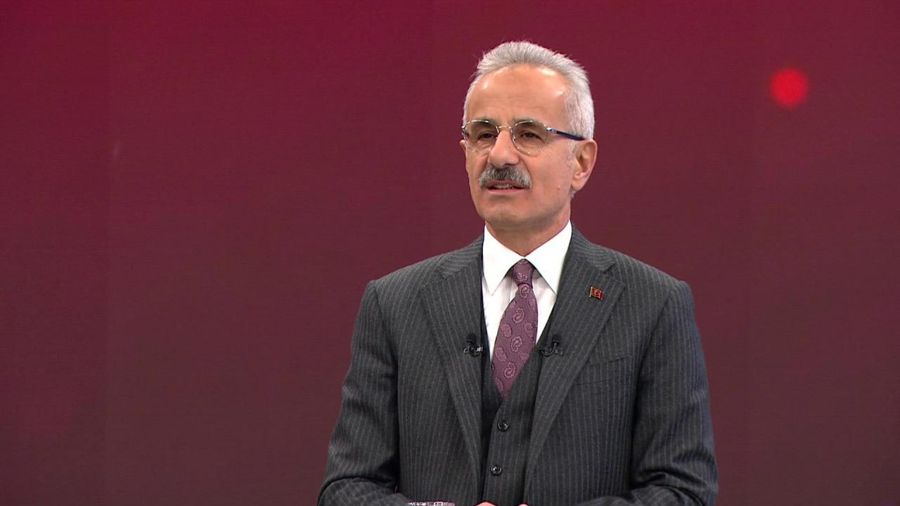 Bakan Uraloğlu, Sosyal Medyaya Düzenleme Hazırlıklarını Açıkladı