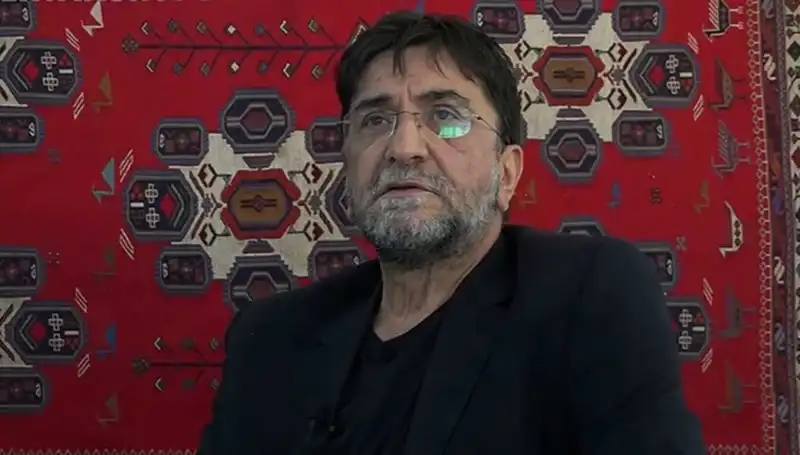 Nihat Genç Hayatını Kaybetti: Türkiye'nin Kalemlerinden Biri Gitti