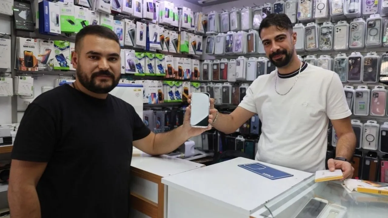 Son Model Telefonla Araba Takası Sosyal Medyada Olay Oldu!