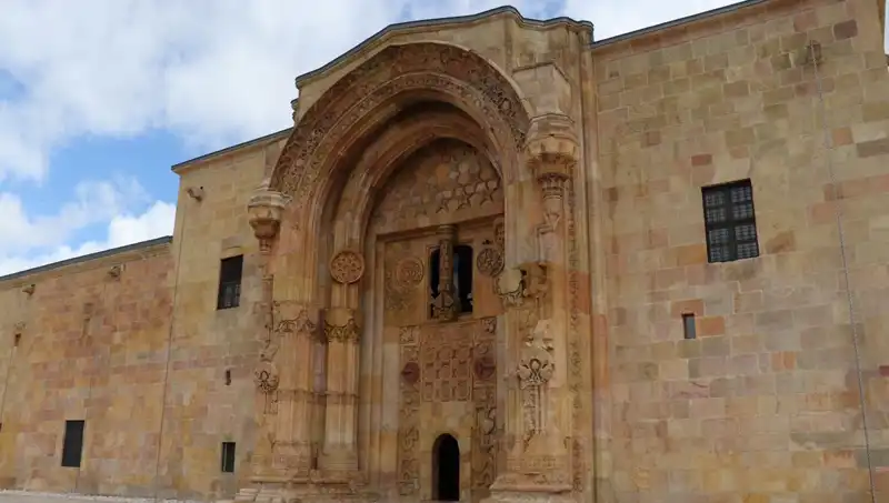 Divriği Ulu Camii ve Darüşşifası: Tarihin Kalbinde Bir Ziyaretçi Akını