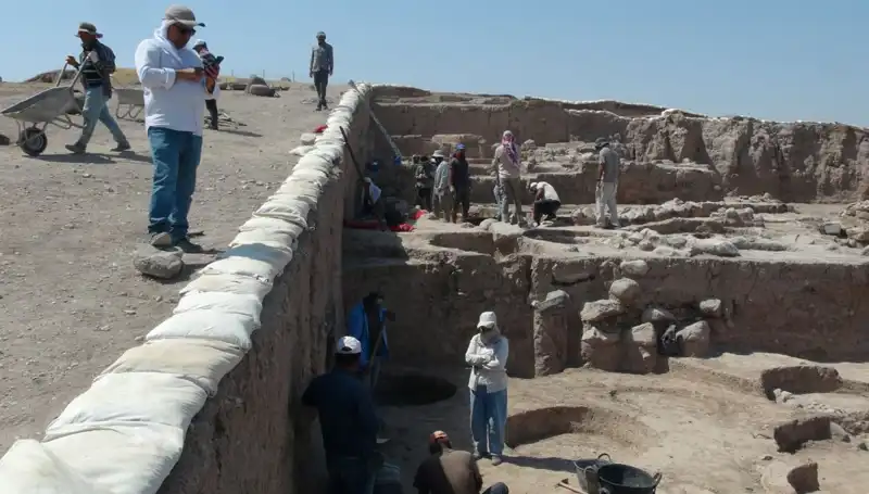 Kilis'teki Oylum Höyük'te Kazılar Devam Ediyor: Sıcak Havalara Rağmen Araştırmalar Sürüyor