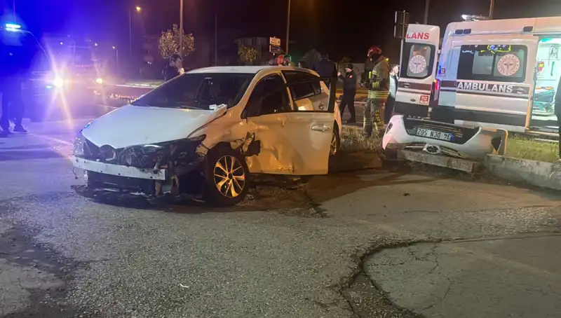 Pikap ve Otomobil Çarpıştı: Kaza Anı ve Sonrası Şaşkınlık Yarattı