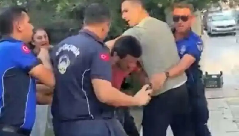Seyyar Satıcıya Zabıta Saldırısı: Sokak Ortasında Tartışmalı Olay