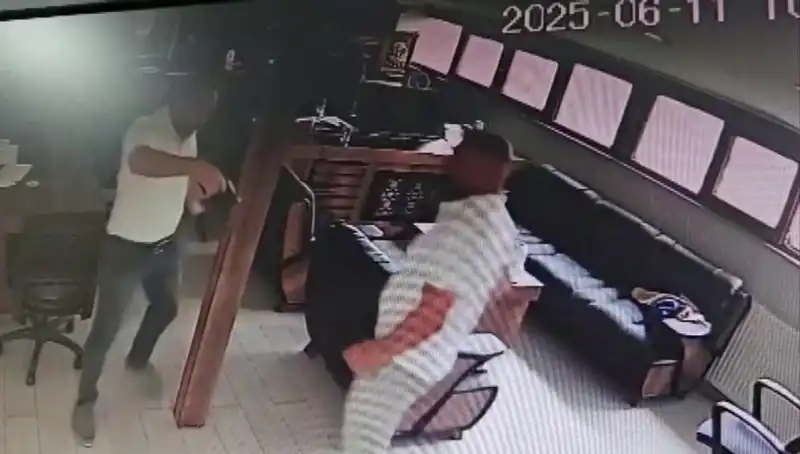 Alacak Verecek Meselesi Yüzünden Kanlı Çatışma: Kalfa, İş İnsanını Katletti
