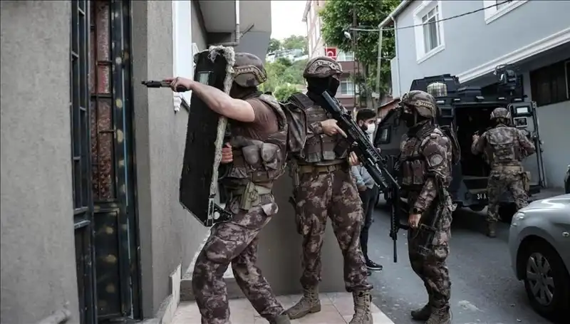 İstanbul'da DAEŞ'e Yönelik Şok Operasyon: 20 Kişi Gözaltında!