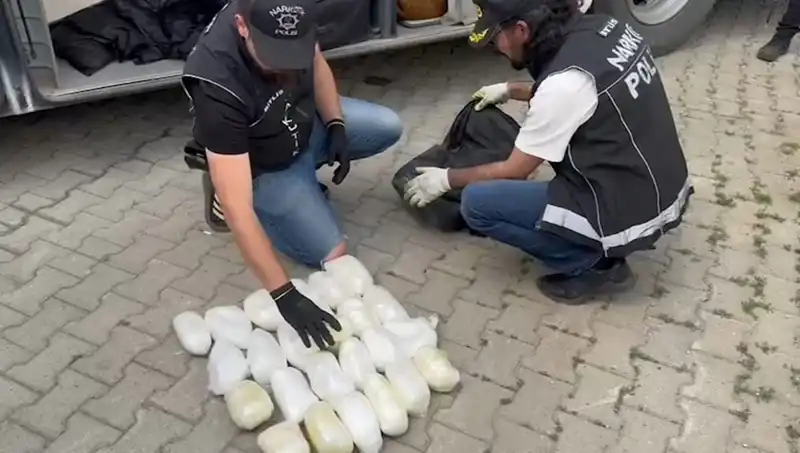 Yolcunun Valizinde Bulunan 13 Kilo Metamfetamin Olayı Şok Etti