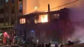 Gaziosmanpaşa'da İki Bina Yanarak Korku Dolu Anlar Yaşattı