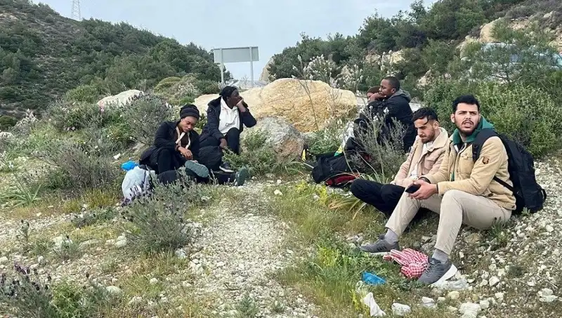 Düzensiz Göçmen Operasyonunda İki İlde 20 Kişi Yakalandı