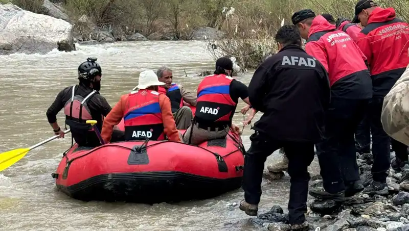 Zap Suyunda Mahsur Kalan Dört Kişi Kurtarıldı: Olay Anı ve Detaylar
