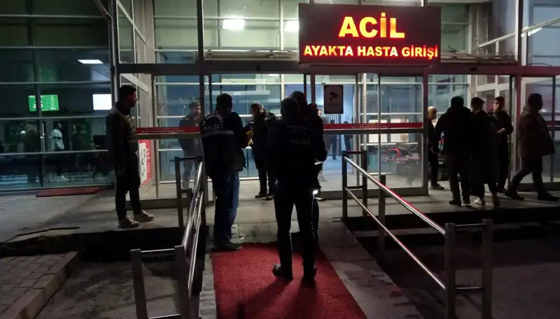 Hastane Acil Servisinde Yaşanan Silahlı Kavga: 3 Kişi Yaralı