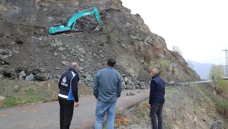 Hakkari’de Kaya Düşmelerine Karşı Hayati Önlem Alınıyor