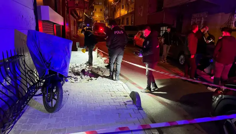 Küçükçekmece'de Plakasız Motosikletle Gerçekleşen Gizemli Saldırı