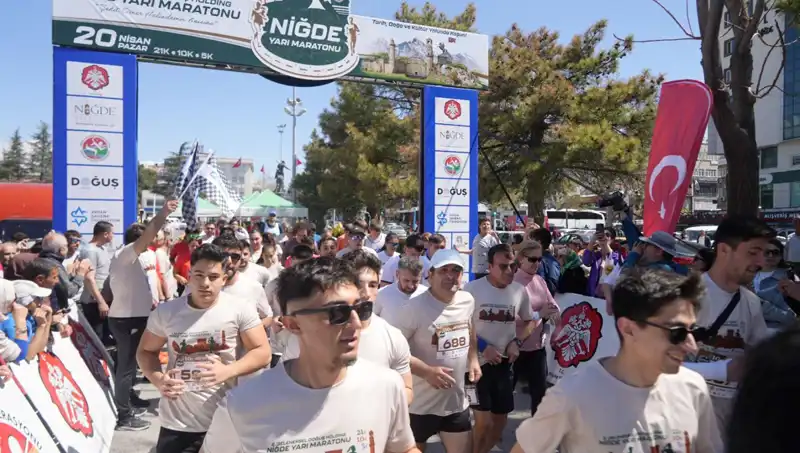 518 Sporcu, Doğuş Holding Niğde Yarı Maratonu'nda Unutulmaz Bir Deneyim Yaşadı
