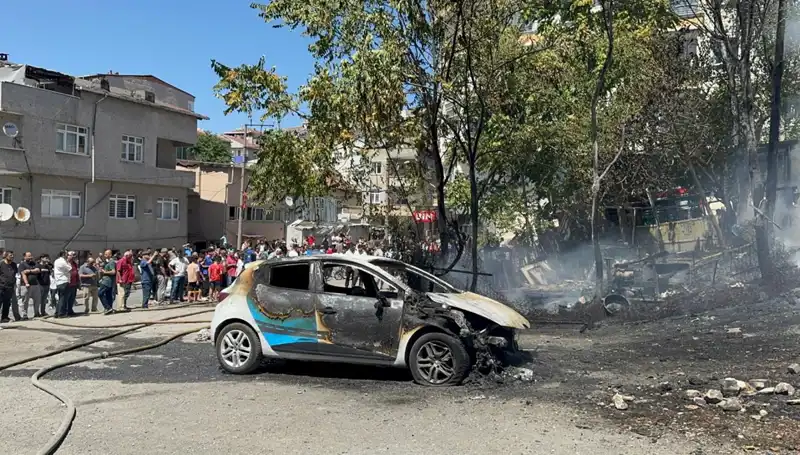 Gecekondu Yangını: Araç Küllere Dönerken Hayatlar Değişti