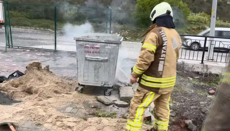 Çöp Konteynerinde Patlayan Kimyasal Madde, Başakşehir'de Panik Yaratıyor