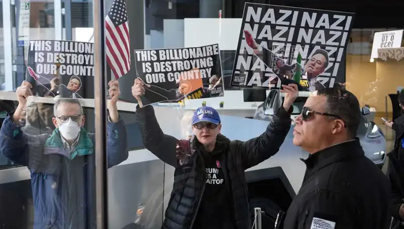 Elon Musk'a Protesto: SpaceX ve Tesla Çalışanlarından Trump İle Bağlantı Tepkisi