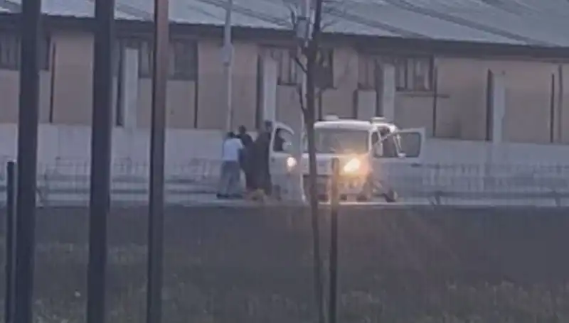 Drift Yaparken Tehlikenin Eşiğinde: Yola Fırlayan Araç Kazası