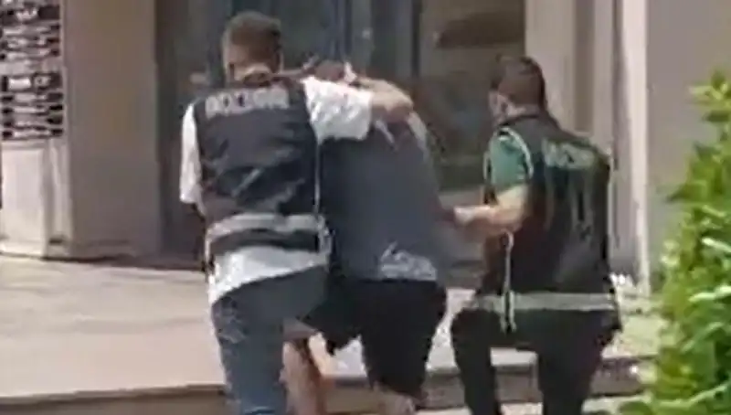 Sahte Para İle Yakalanan Turistin Sıra Dışı Sınır Dışı Sergilemesi
