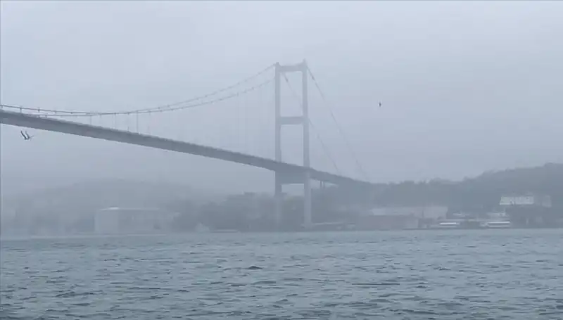 İstanbul Boğazı'nda Görüş Mesafesi Düşünce Gemi Trafiği Tıkandı