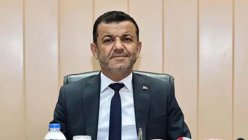 Bülent Nuri Çavuşoğlu: CHP'nin Habersiz Gururu ve Kurultay Divan Başkanı
