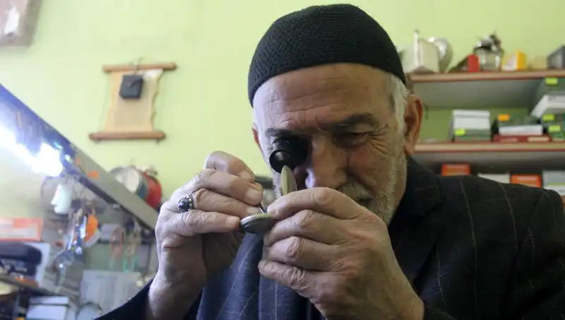 Yarım Asırdır Durmayan Zaman: 58 Yıldır 20 Metrekarelik Dükkanın Hikayesi