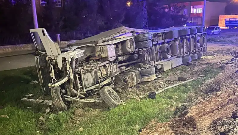 TIR Devrildi: Hayatı Alt Üst Eden Kazada 6 Yaralı!