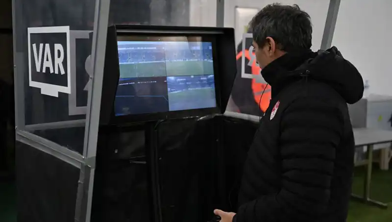 Beşiktaş-Gaziantep FK Maçında Alman VAR Hakeminin Rolü ve Etkileri