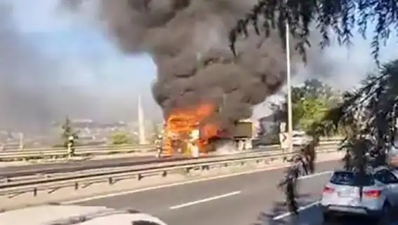 D-100'de TIR Yangını Büyüyoruz: Trafik Tamamen Kilitlendi