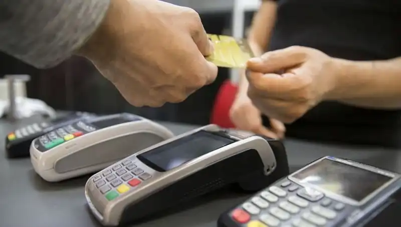 Tüketiciler Kartlı Harcamalarda Beklenmedik Bir Artışla Karşılaşıyor