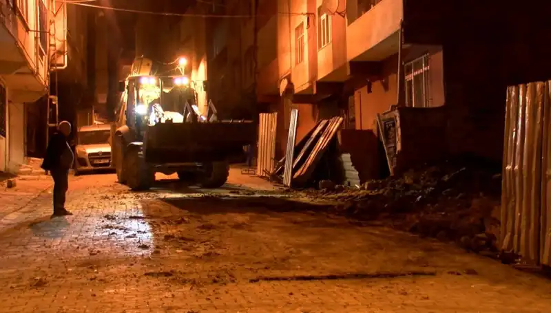 Bağcılar’da Yana Eğilen Bina Boşaltıldı: Tehlike Mi Var?
